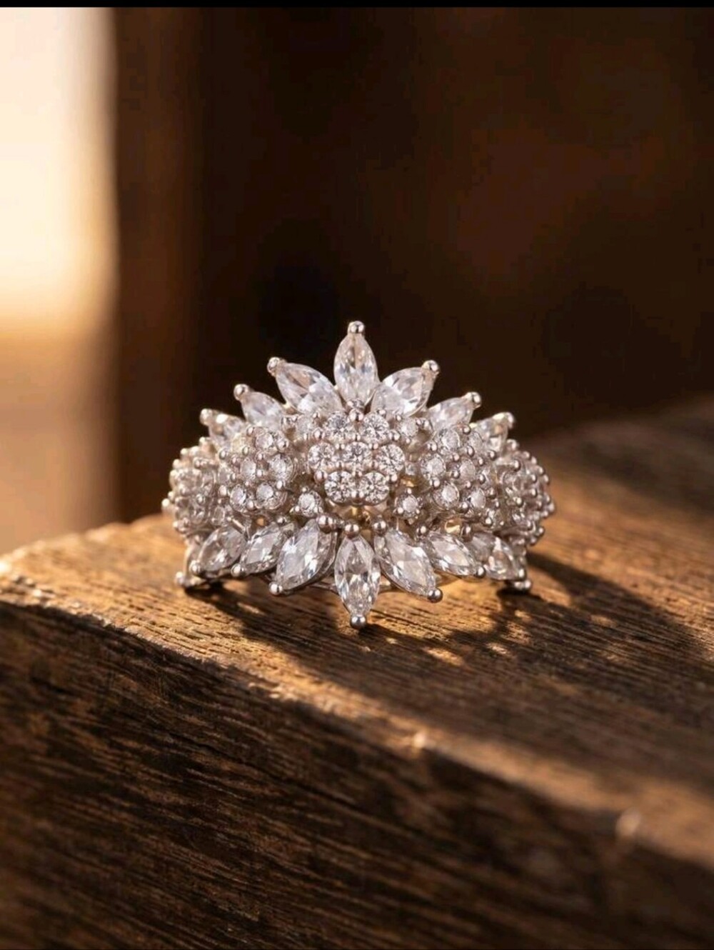BRAND NEW ** Crystal Floral Cluster Silver Ring